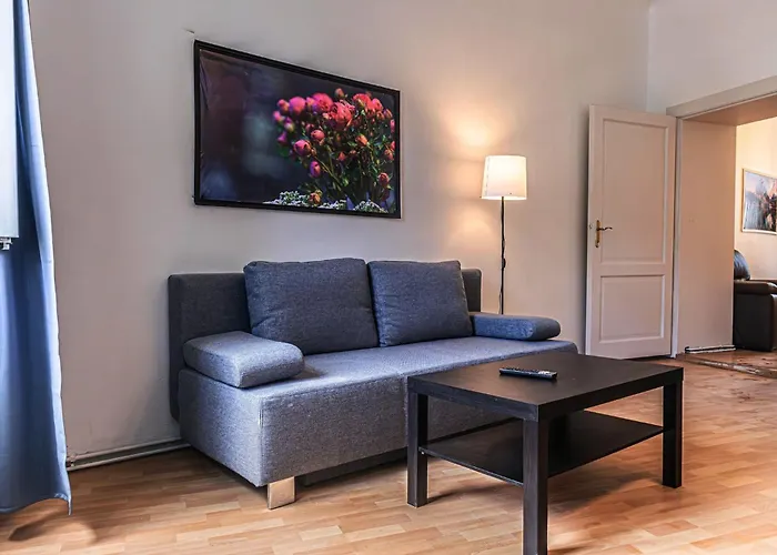 Pleasant 2br Near U6 Station Am Schoepfwerk *