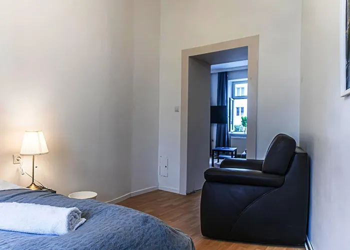 Pleasant 2br Near U6 Station Am Schoepfwerk דירה *