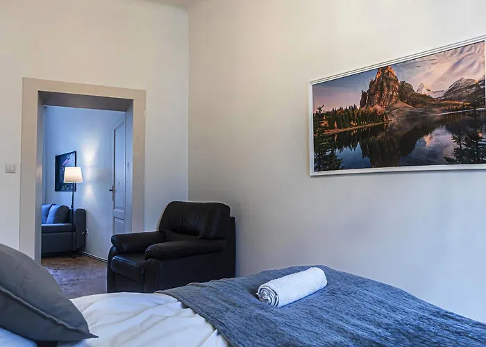 Pleasant 2br Near U6 Station Am Schoepfwerk *