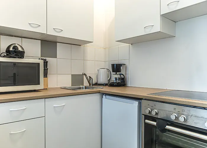 Pleasant 2br Near U6 Station Am Schoepfwerk