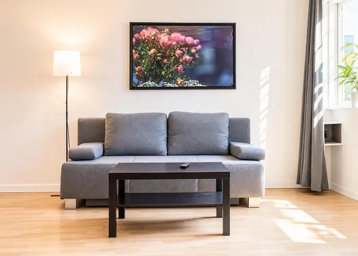 Pleasant 2br Near U6 Station Am Schoepfwerk דירה *