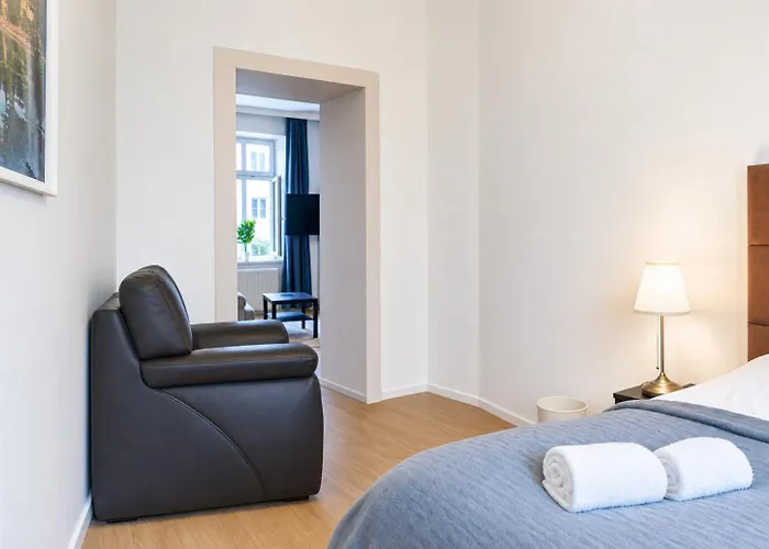 Pleasant 2br Near U6 Station Am Schoepfwerk דירה *