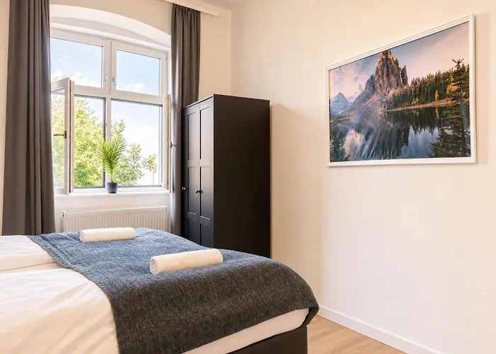 Pleasant 2br Near U6 Station Am Schoepfwerk דירה *