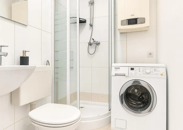 Pleasant 2br Near U6 Station Am Schoepfwerk *